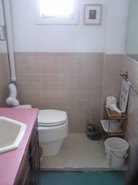 small bathroom with toilet